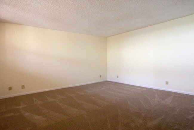 Building Photo - 2BD/2BA 7th Floor Condo with Stunning Golf...