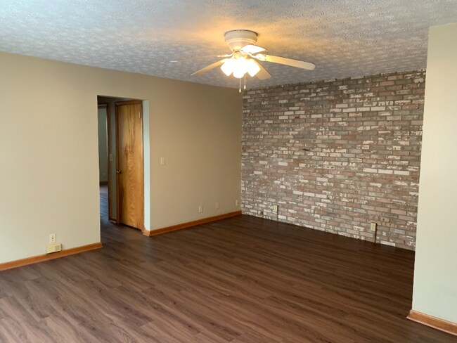 Building Photo - 515 Monroe Ave