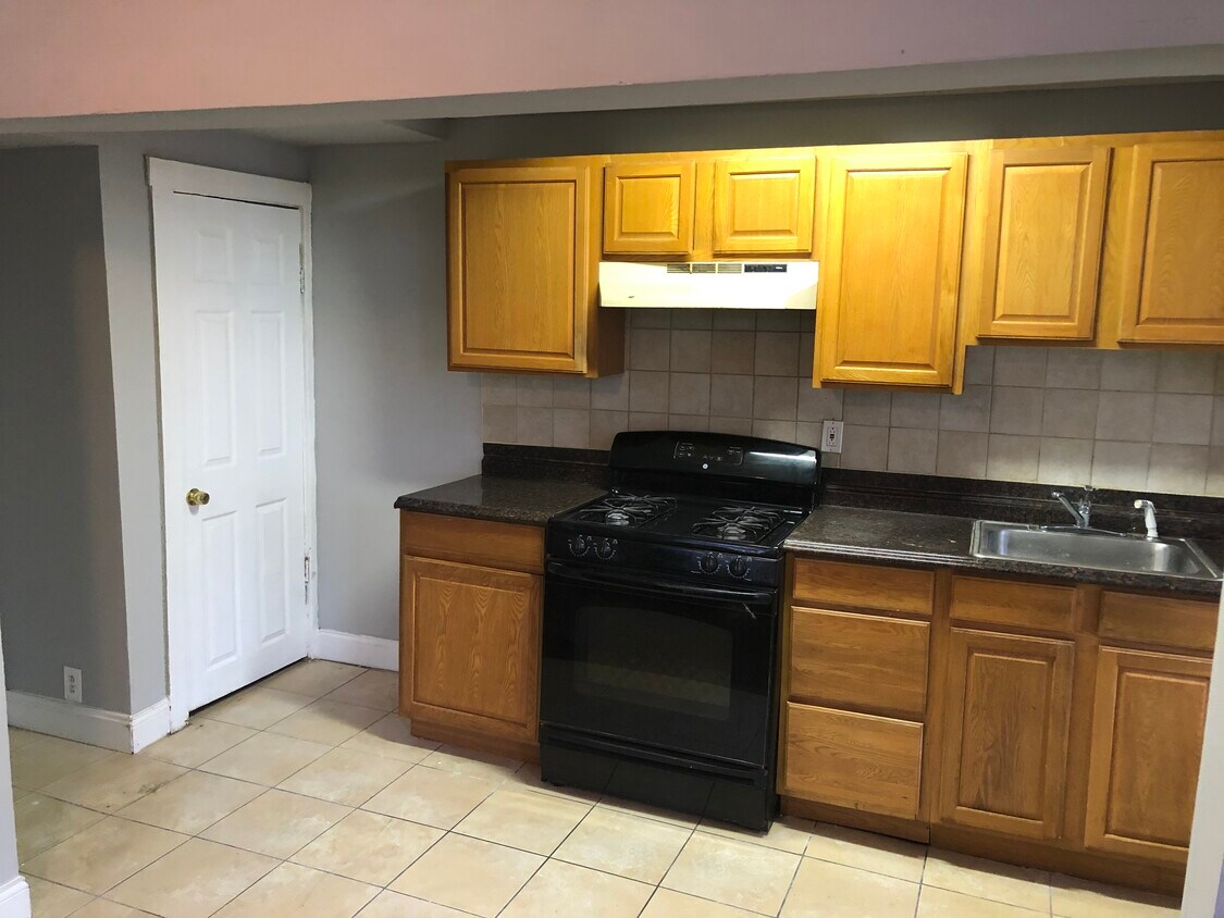 Primary Photo - 2622 S Holbrook St