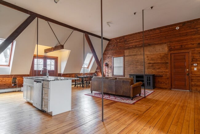 Photo - Charming Edgewood Studio – All Utilities Included | Washer & Dryer | April 1 Move-In Apartment