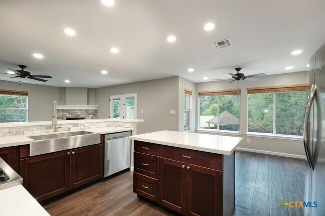 Foto del edificio - 2412 Willow Way