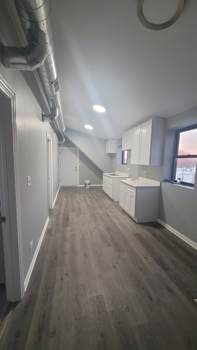Building Photo - 3042 W Cullerton St
