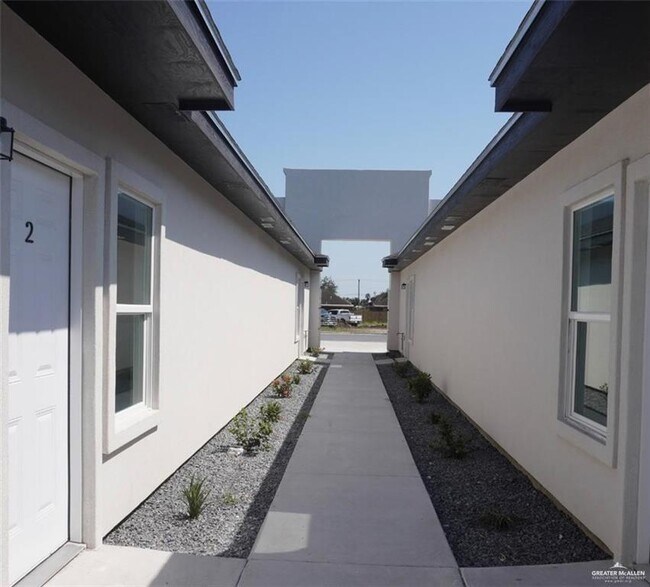 Building Photo - 1004 Sugar St