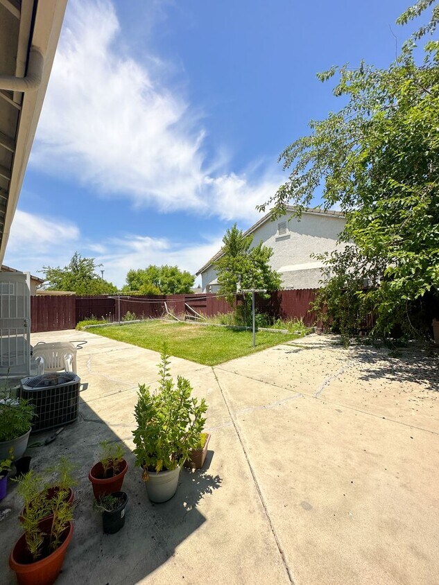 Foto del edificio - Cute As A Bug 3/2 Natomas Home (PLEASE REA...