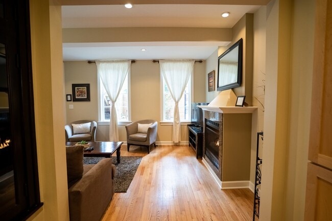 Photo - 403 W Eugenie St Apartment