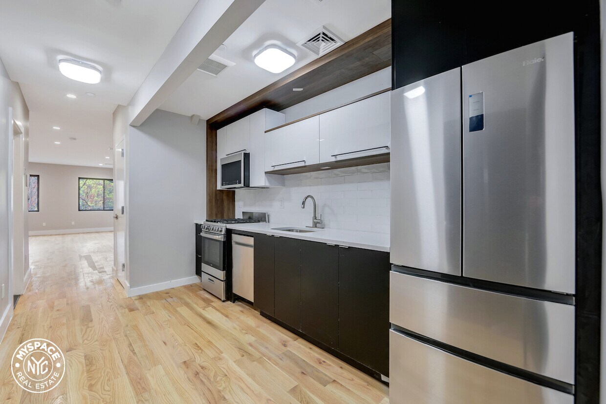 Foto principal - 832 Herkimer St