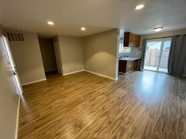 Foto del edificio - $2,490 – Charming 2-Bedroom, 1-Bath Duplex...