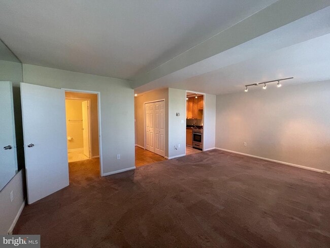 Building Photo - 6631 Wakefield Dr