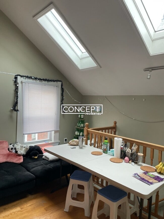 Foto del edificio - 12 Shepherd Ave