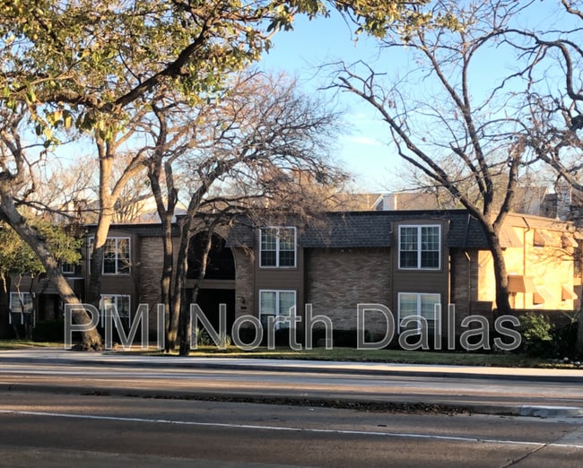 Building Photo - 7904 Royal Ln