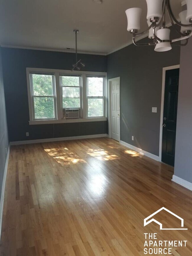 Foto del edificio - 1635 N Artesian Ave