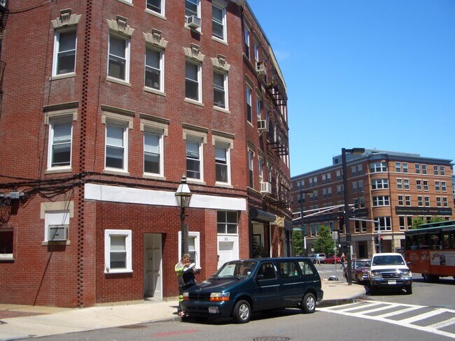 Building Photo - 2 Powers Ct