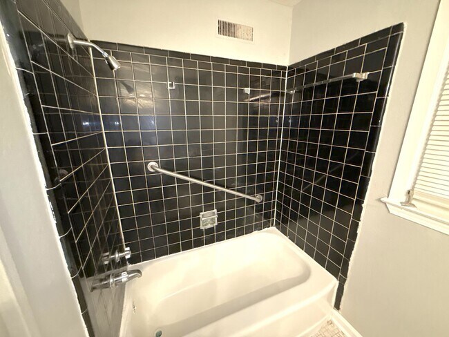 Foto del edificio - 1497 Maxine St