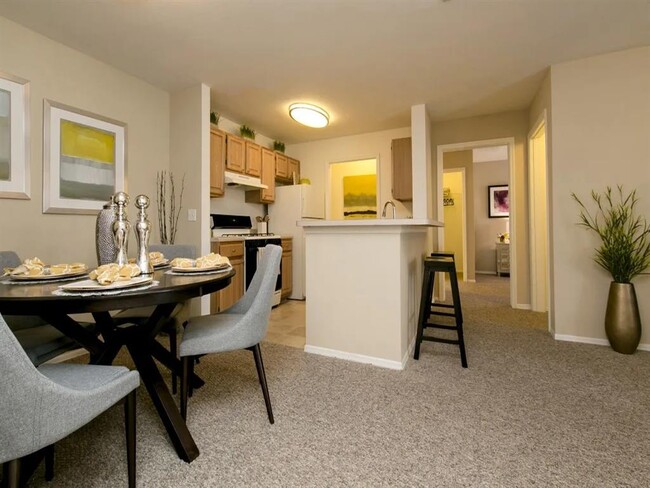 Dining area off the kitchen and a breakfast bar - Stone Harbor Apartments