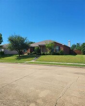 Building Photo - 2513 Barksdale Dr