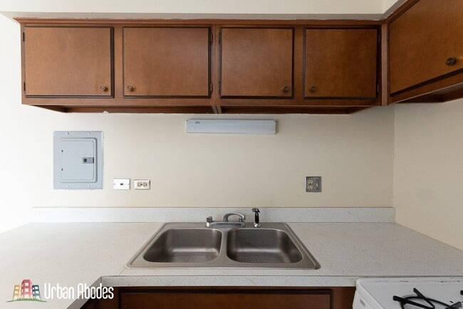 Building Photo - 659 W Wrightwood Ave