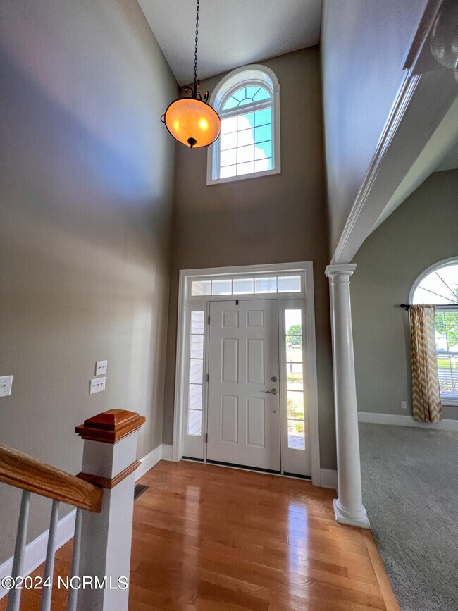 Building Photo - 212 Bluewater Cove