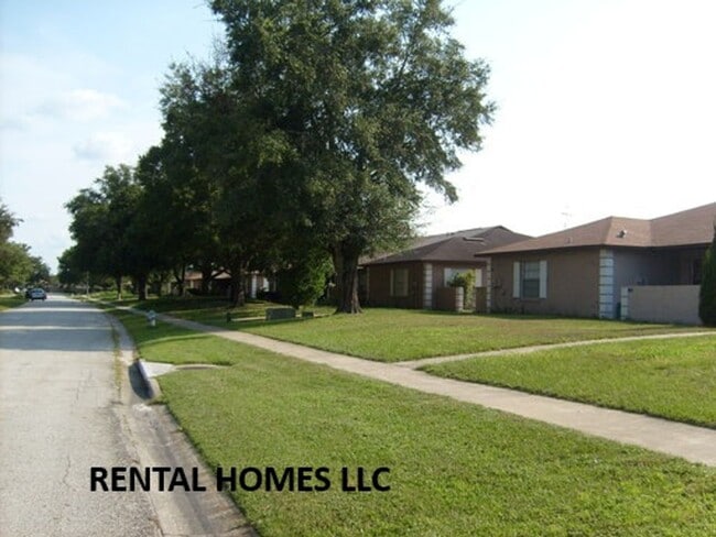 Building Photo - Patio Home with 3 Bedroom and 2 Bathrooms, Minutes Away From UCF, Technology Park, & the E/W Expr...