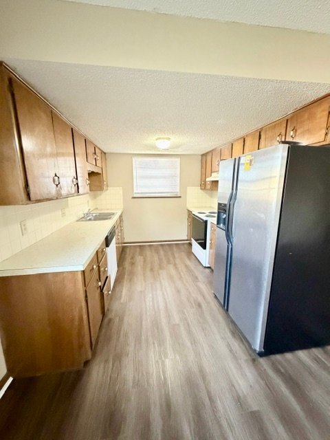 Building Photo - 2201 Pin Oak Dr