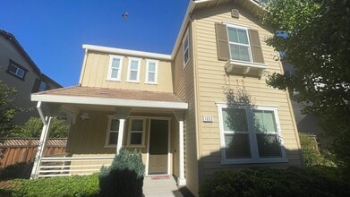 Building Photo - 1053 Burns Pl