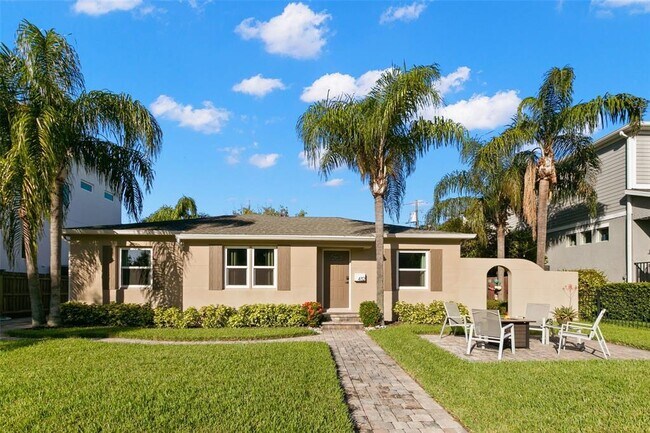 Foto del edificio - 432 E Davis Blvd