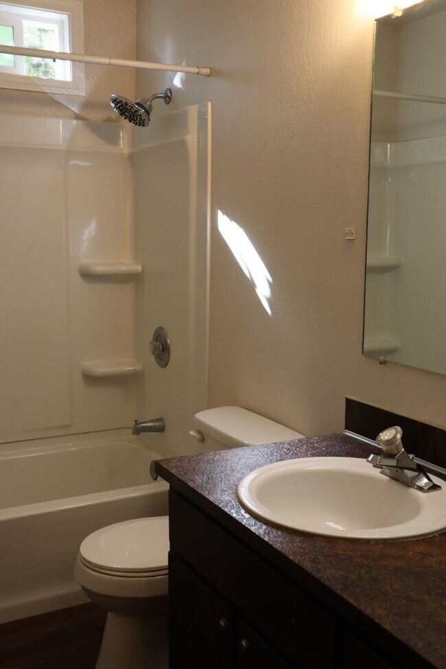 Building Photo - Duplex in CDA