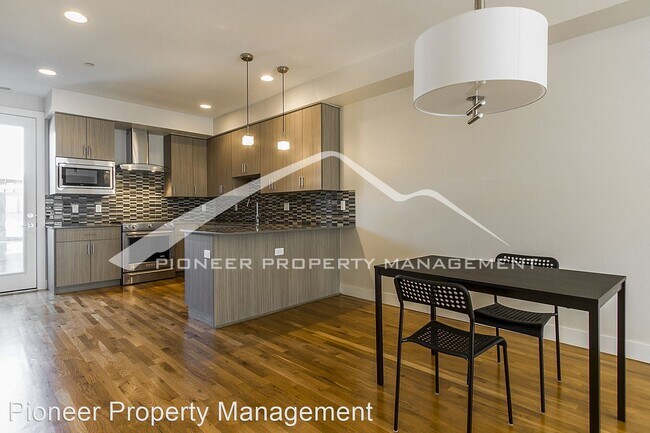 Foto del edificio - 2 br, 2.5 bath House - 1819 Boulder St. #104