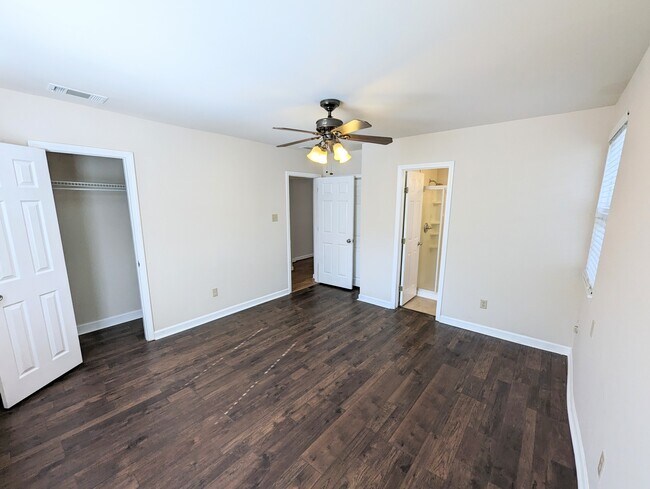 Master Bedroom 160 sq ft - 5222 Wilton Dr