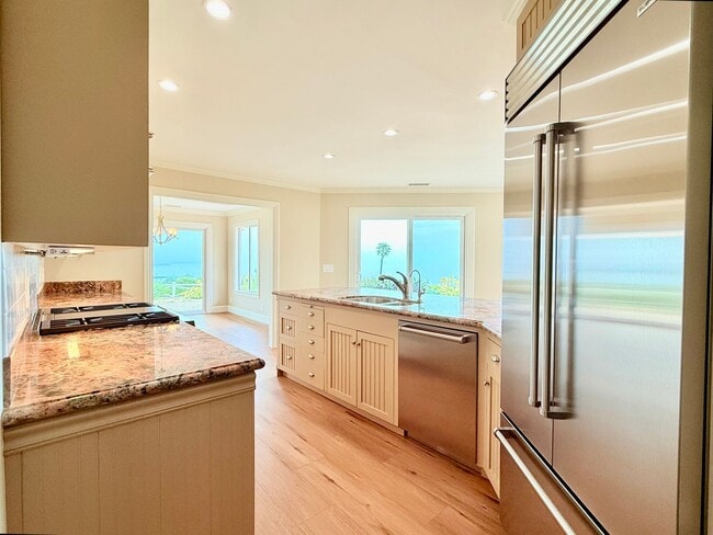 Building Photo - 3 Bedroom + Office | 2 Bathrooms | Spectac...
