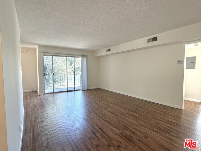 Foto del edificio - 711 Orange Grove Ave