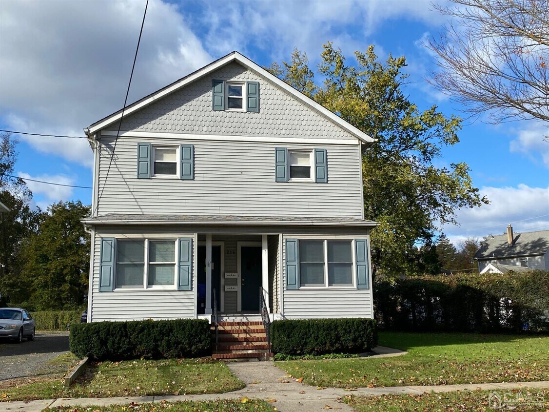 214 S Madison Ave, Dunellen, NJ 08812 Room for Rent in Dunellen, NJ