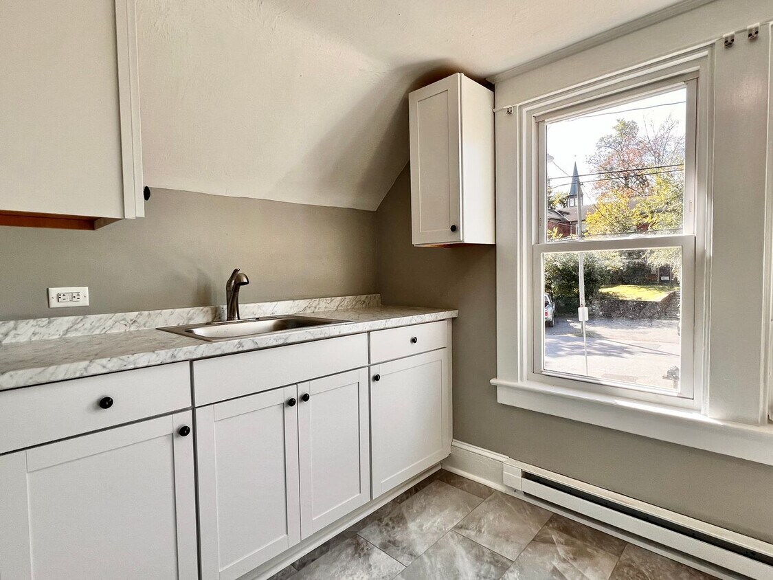 Foto principal - 1009 Carlton Ave