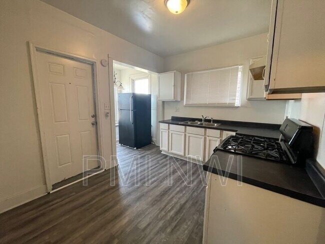 Building Photo - 3613 Ivy St