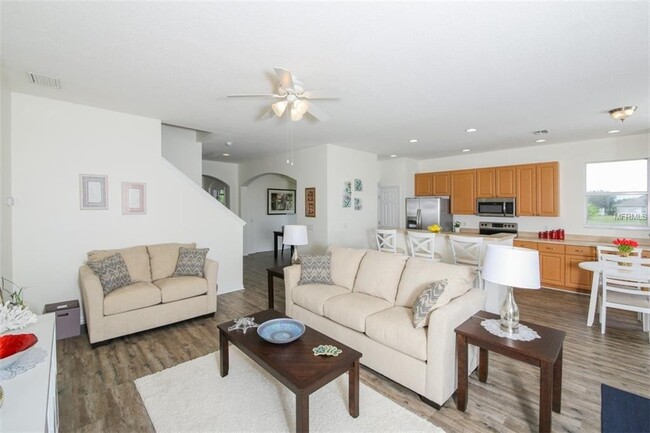 Building Photo - ANNUAL - 4/2.5 LARGE/CLEAN  HOME - GATED C...