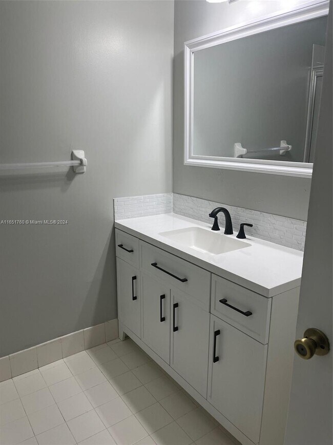 Building Photo - 9590 Alcazar Ln