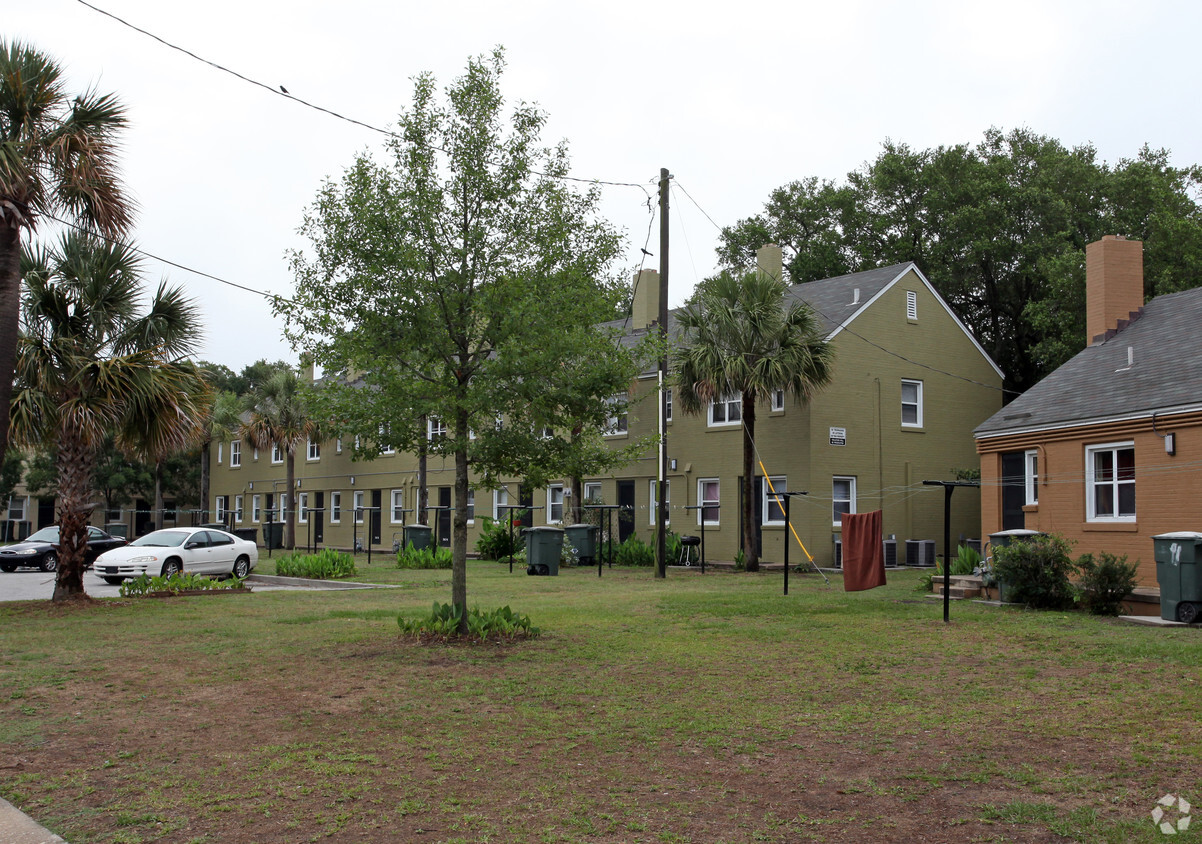 Primary Photo - Meeting Street Manor - Cooper River Court