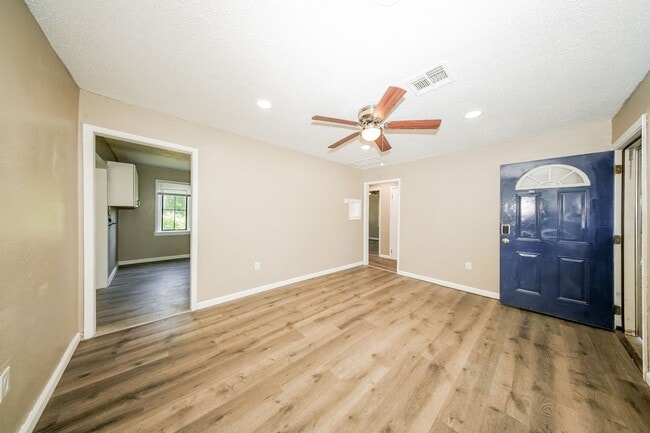 Building Photo - 2329 SW Tulane Ave