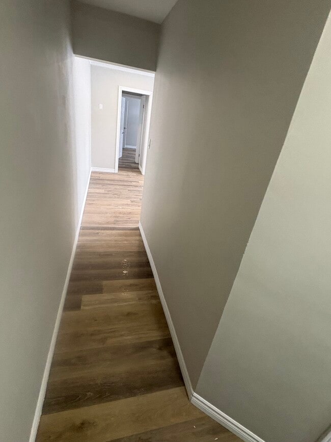 Building Photo - Stylish 1-Bedroom Apartment in Prime Location