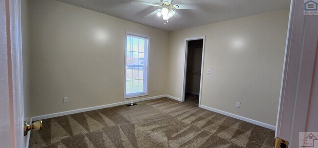 Foto del edificio - 3429 WJ Robinson Rd