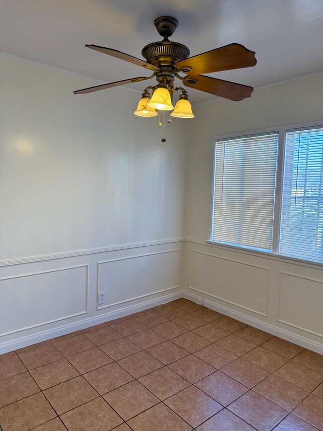Dining Area - 6133 S Harvard Blvd