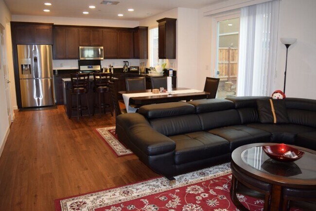 Foto del edificio - 1129 Oakbriar Cir