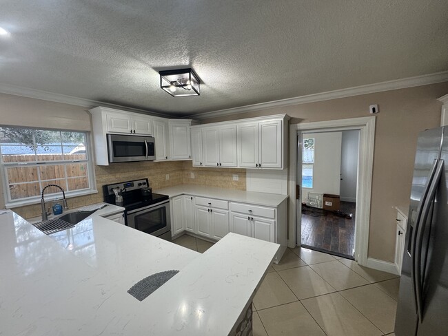 Foto del edificio - 16008 Sagebrush Rd