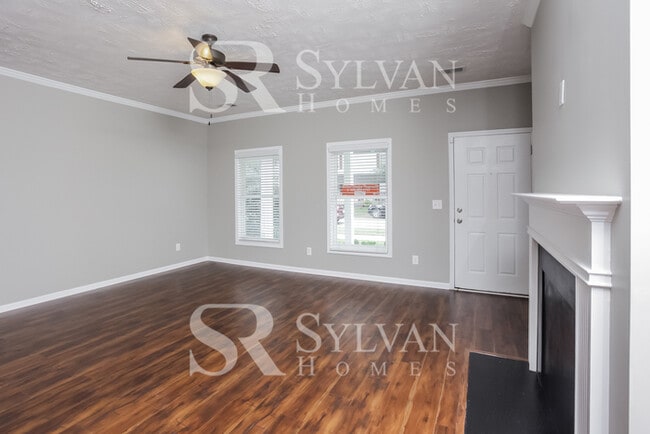 Building Photo - Charming 3 BR, 2.5 BA home awaits new residents