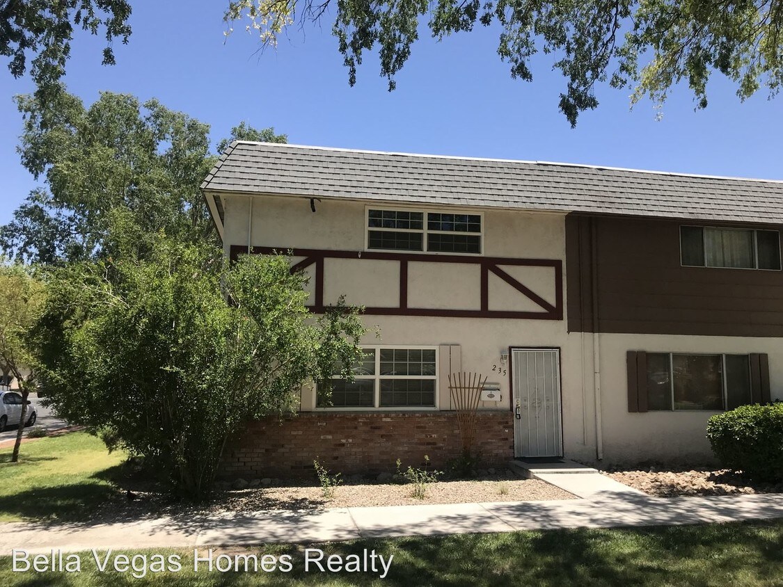 235 Greenbriar Townhouse Way, Las Vegas, NV 89121 House Rental in Las