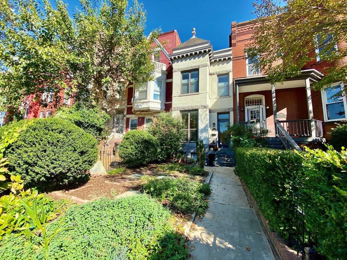 Foto principal - 1203 New Jersey Ave NW