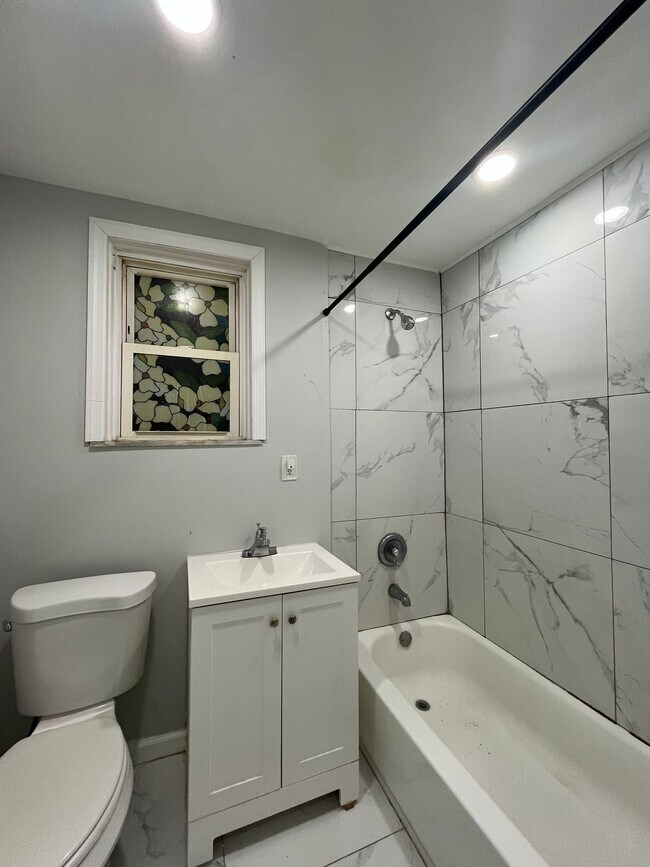 Building Photo - 122 Bergen Ave