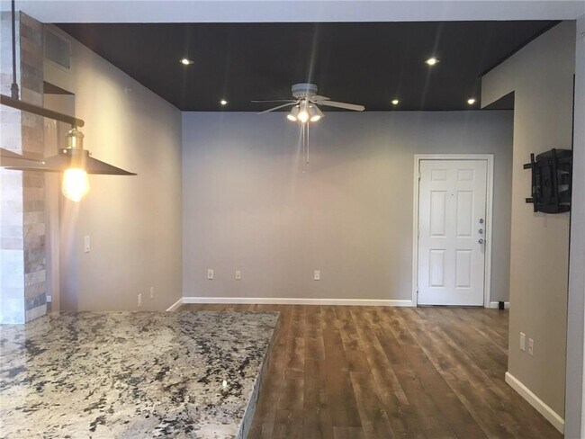 Foto del edificio - 2320 Gracy Farms Ln