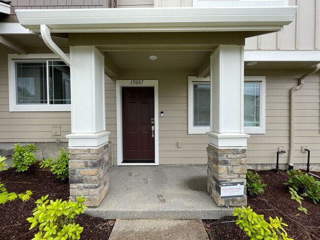 Foto del edificio - Brand New 2024 Build in the Bethany Crossing Neighborhood ~ 3Bd/3Ba - Washer/Dryer and Single Car...