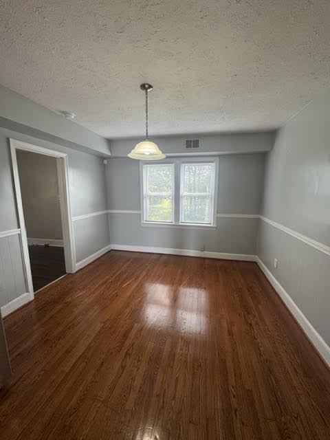 Foto del edificio - Charming 3-Bedroom Townhome in the Heart of Front Royal! Hardwood Floors and Pet-Friendly!