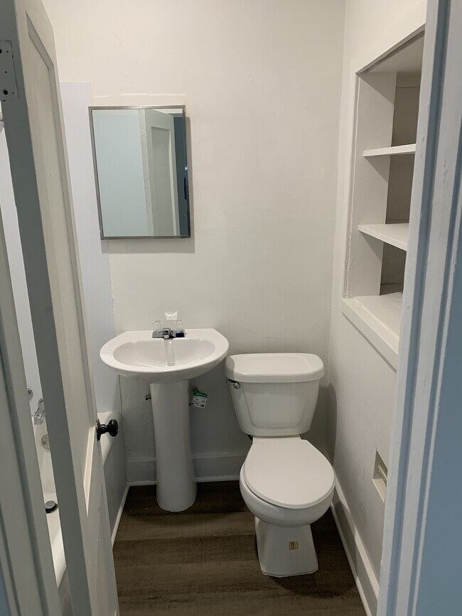 Foto del edificio - 229 E 6th Ave